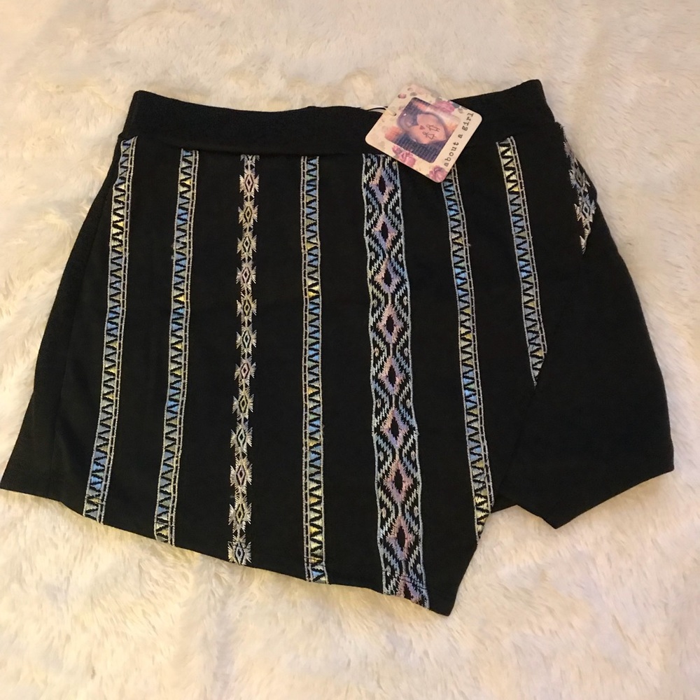 NWT About A Girl Tribal Skort.